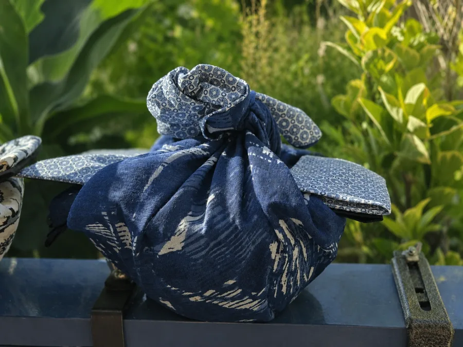 Fukusa zen en tissu bleu indigo traditionnel japonais pour bol oryoki